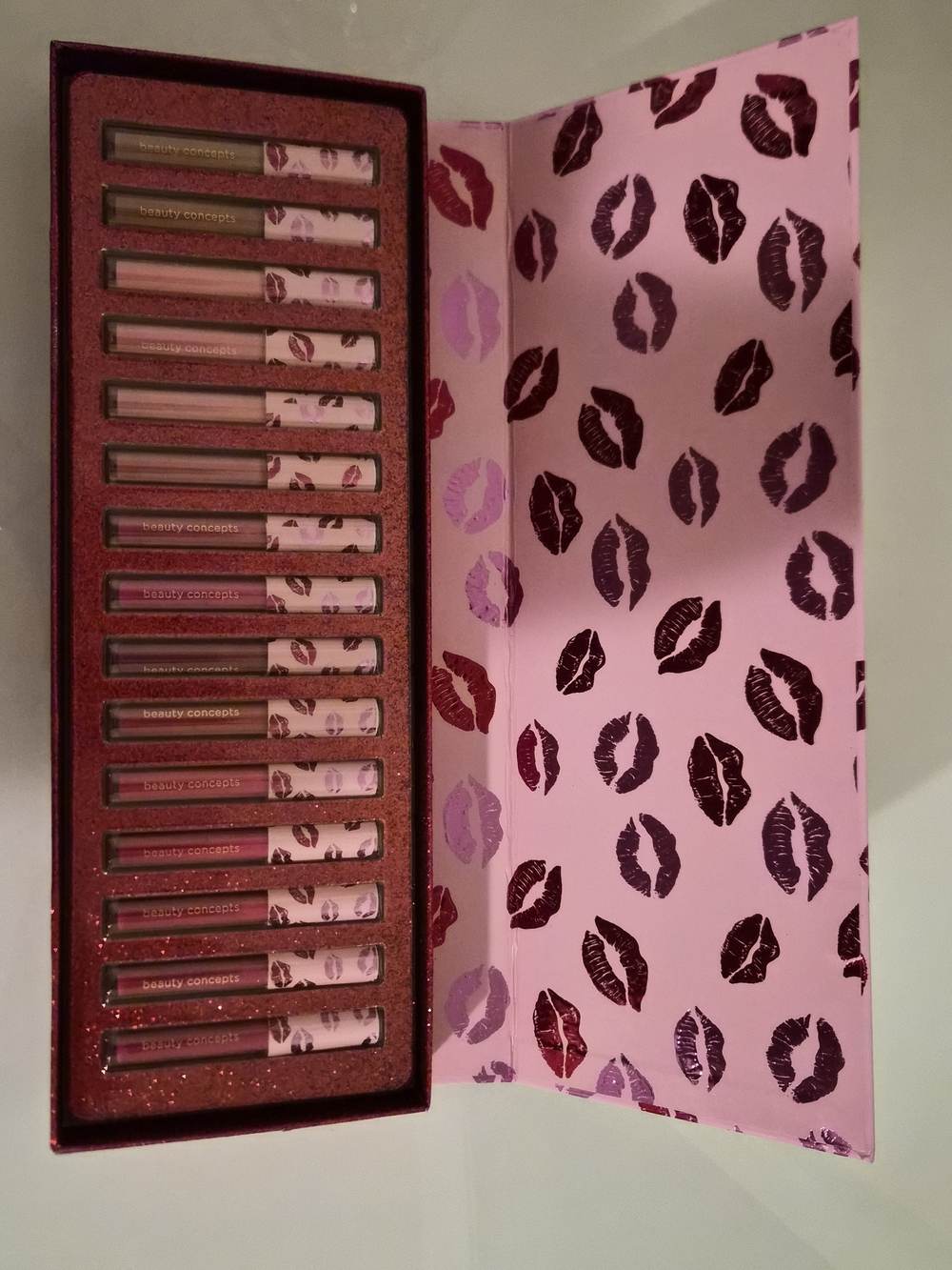 Beauty Concepts Gorgeous Lips 15-Piece Lip Gloss Set - Pink & Red Shades - Picture 4 of 10